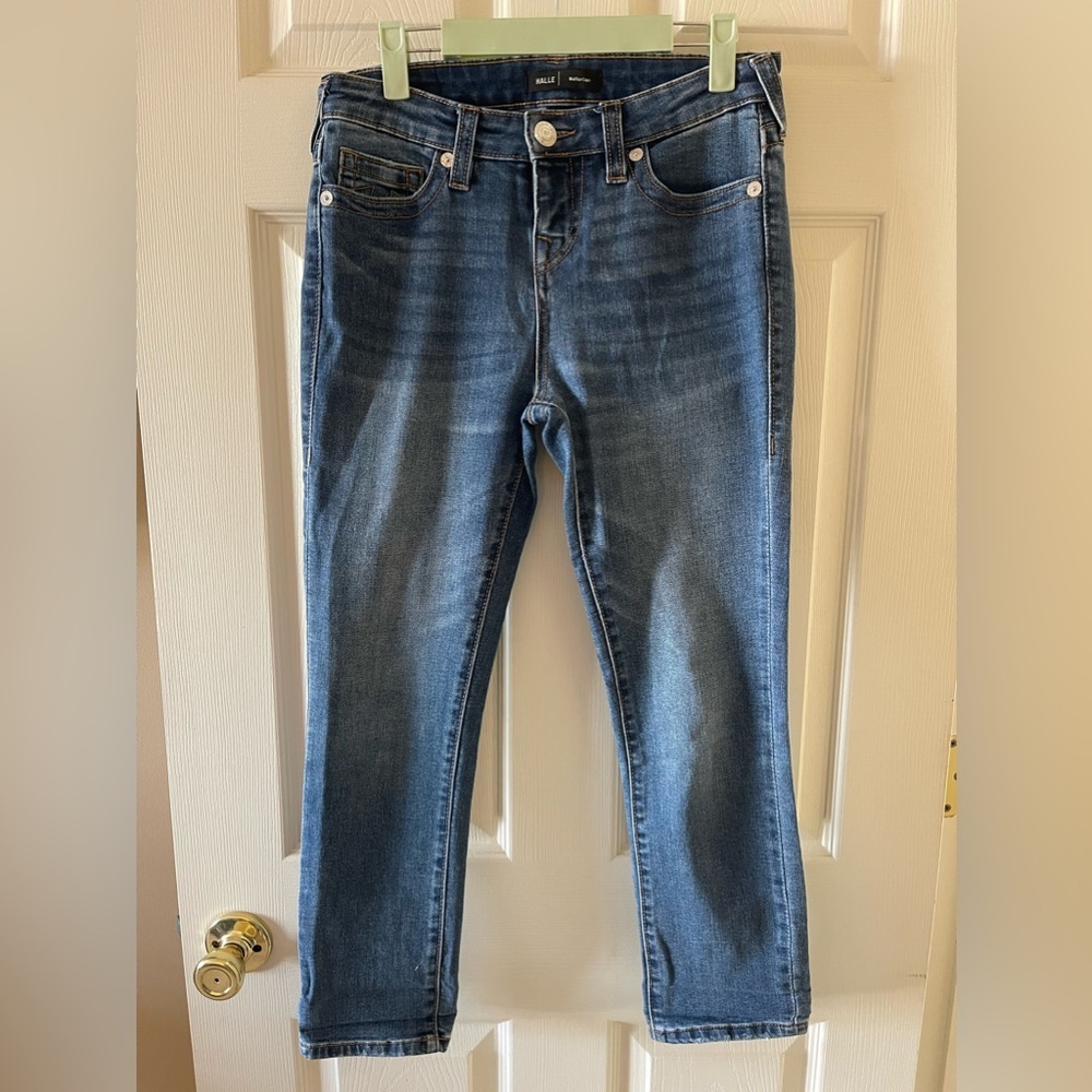 True Religion “Halle” midrise capri • Women’s 26